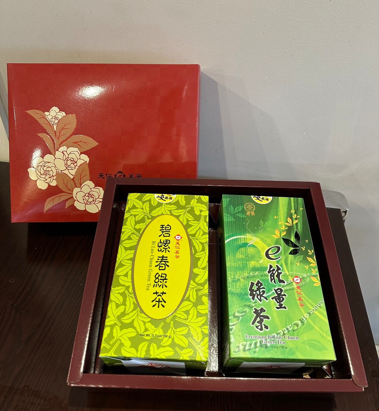 Bi Luo Chuen Green Tea Set